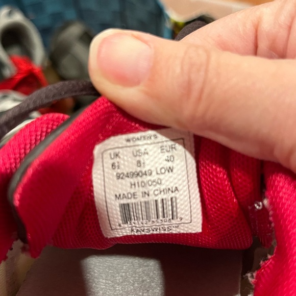 Like new K Swiss sneakers. Size 8.5 PINK & GRAY - Picture 8 of 8